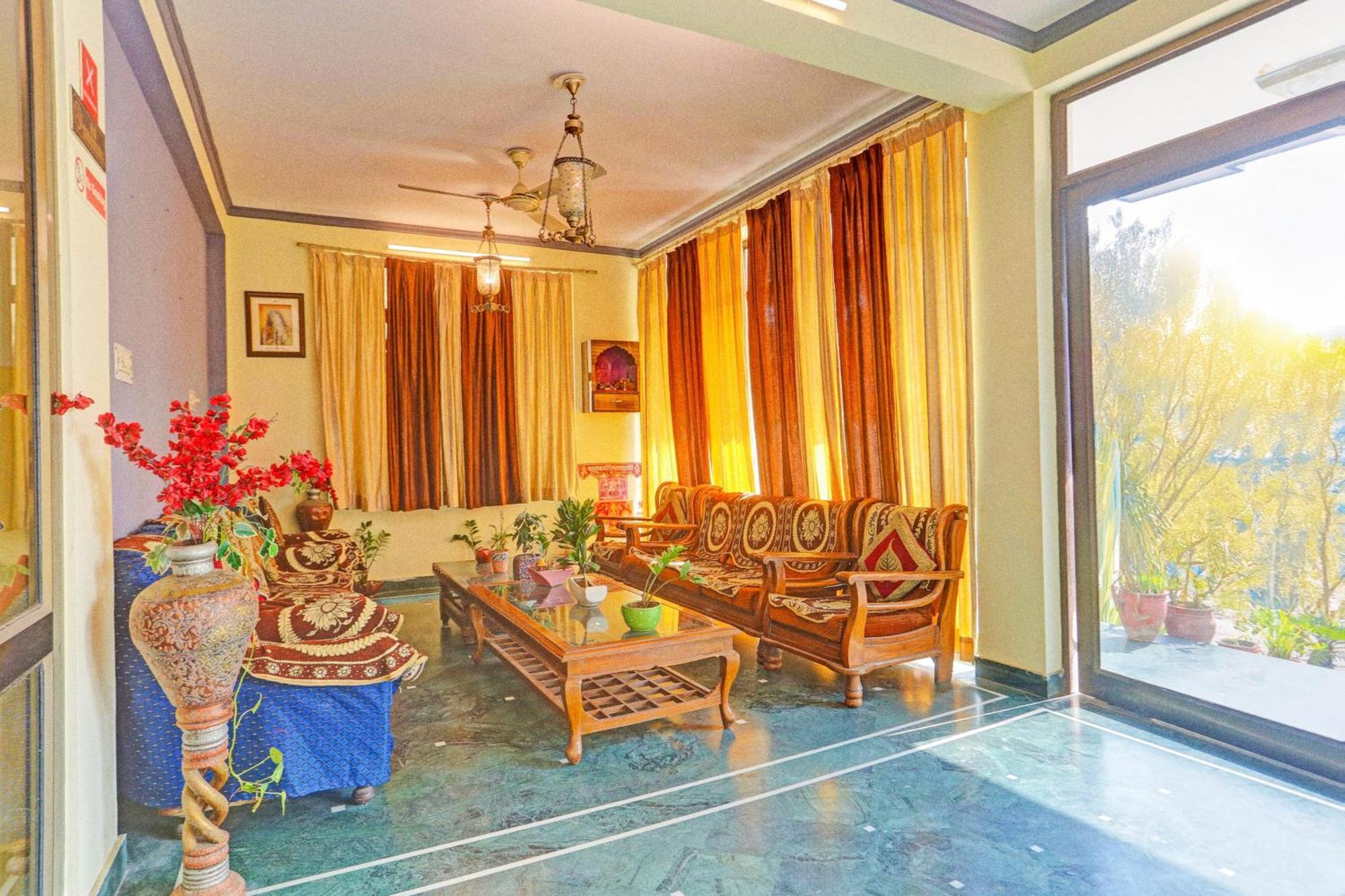 Super Collection O Bani Park Near Collectorate Circle Formerly Anuja Palace 斋浦尔 外观 照片
