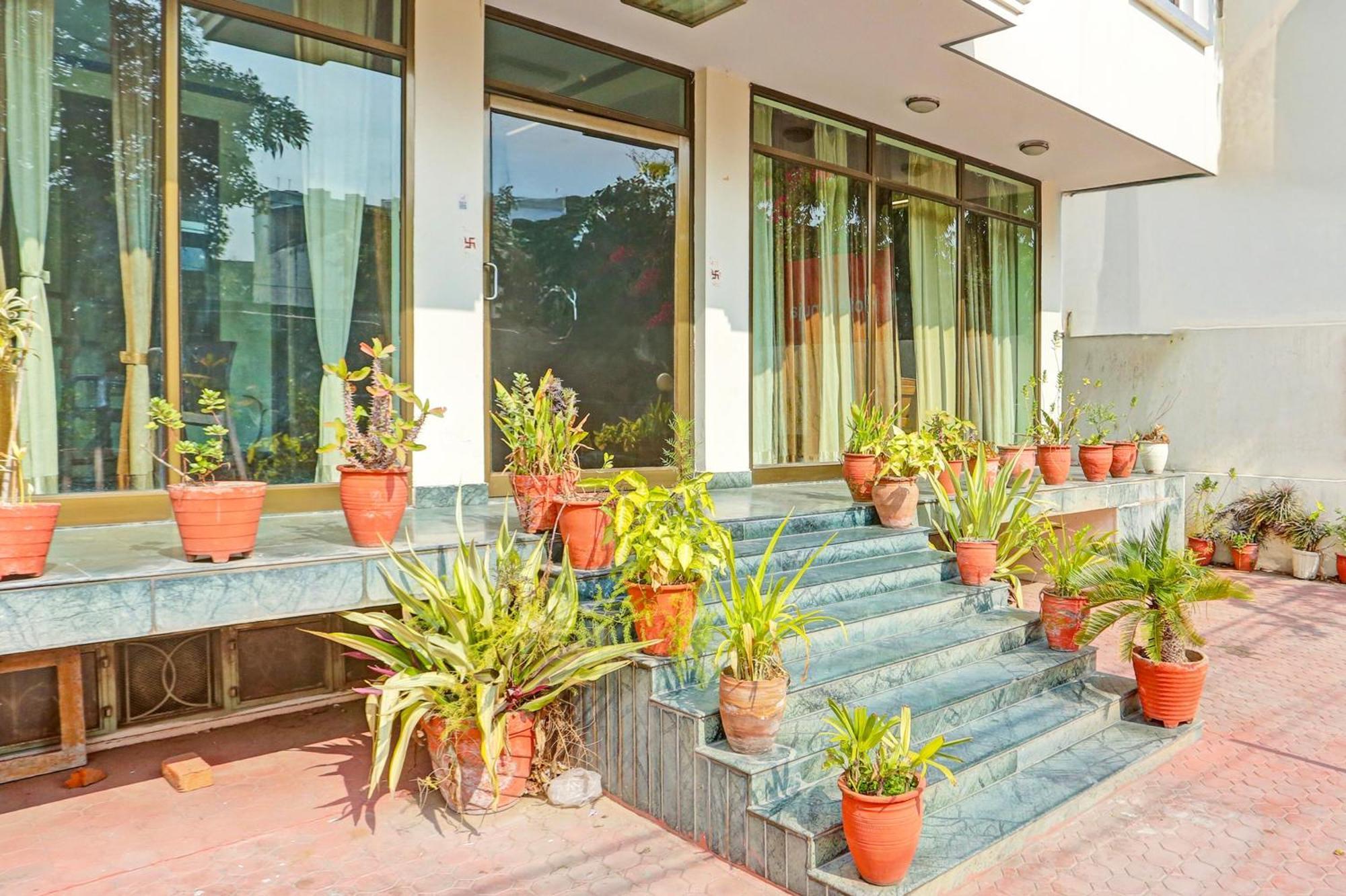 Super Collection O Bani Park Near Collectorate Circle Formerly Anuja Palace 斋浦尔 外观 照片