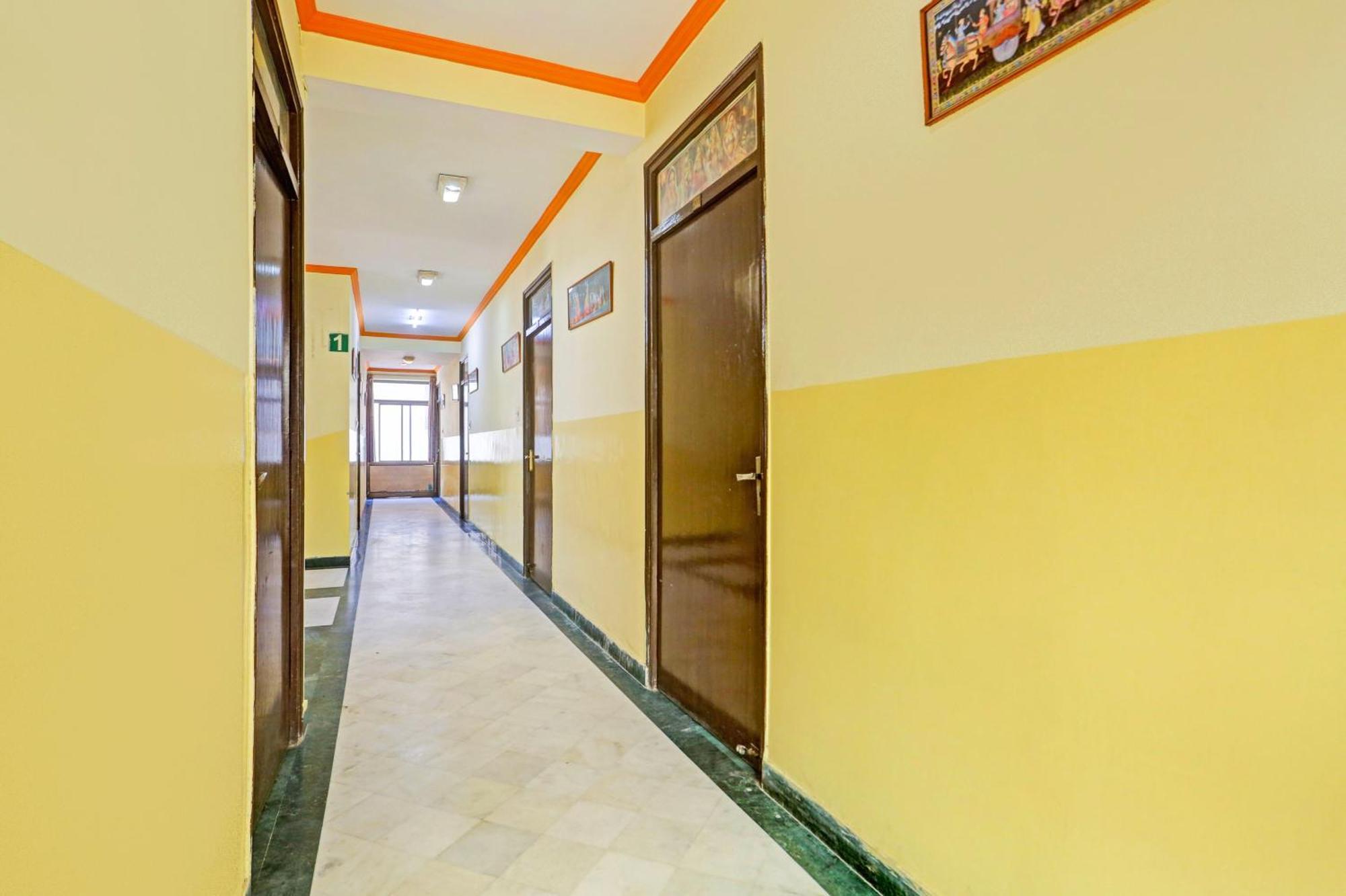 Super Collection O Bani Park Near Collectorate Circle Formerly Anuja Palace 斋浦尔 外观 照片